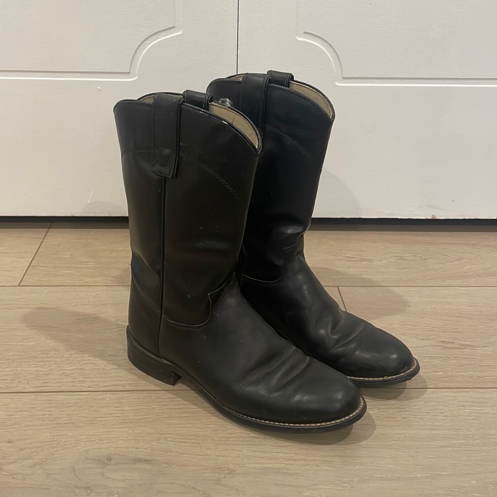 Vintage rounded cowboy boots